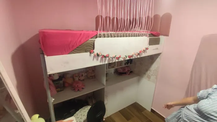 Cama alta solteiro com escrivaninha e baú