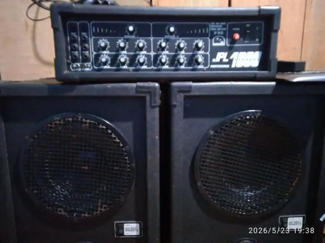 Caixas de som Grande para show ou igrejas. Com  som  amplificado mesa marca JPL 1000
