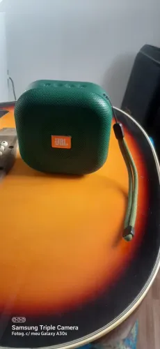 Vendo caixinha de som novinha, entrada pen drive , cartão sd ,Rádio fm, Bluetooth