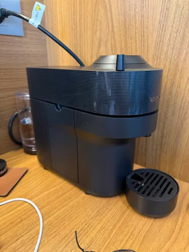 Cafeteira Nespresso Vertuo Pop preto
