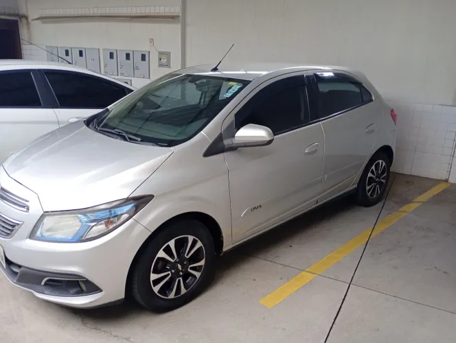 Chevrolet Onix Hatch LTZ 1.4 8V Flex Power Mec. 4P 2015