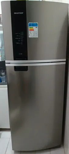 Vendo geladeira Brastemp 472 litros, toda original, motor novo, com defeito.