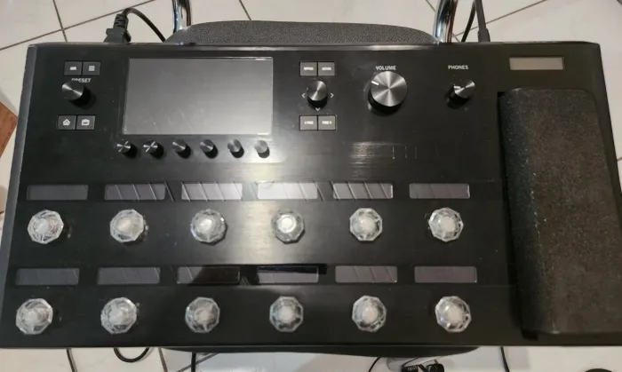 LINE 6 Helix Floor