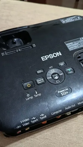 Projetor Epson PowerLite S12+ - Para retirada de peças - R$ 200,00