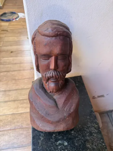 Santo antigo de madeira