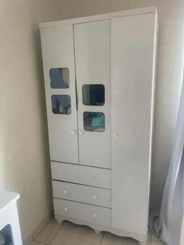 Guarda roupa infantil  entrego com taxa 