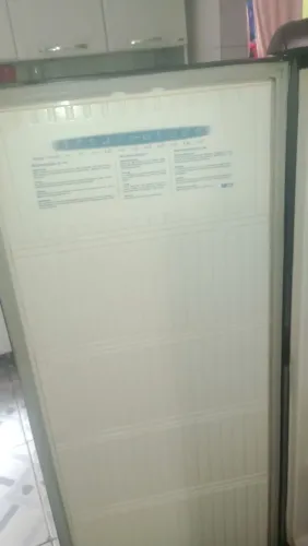 Geladeira tipo freezer Consul 300 litros cor preta valor r$ 1000 *