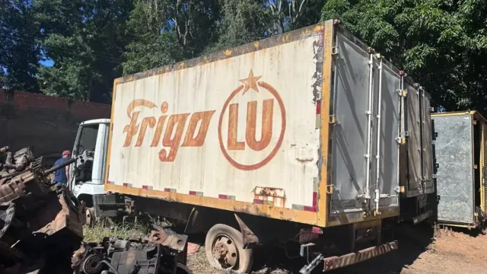 BAU frigorifico gancheiro
