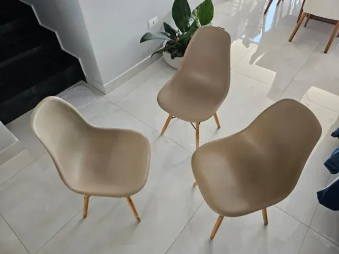 Trio de cadeiras Empório Tiffany Eames Cor Fendi