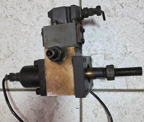 Servo Valvula e servo cilindro moog 