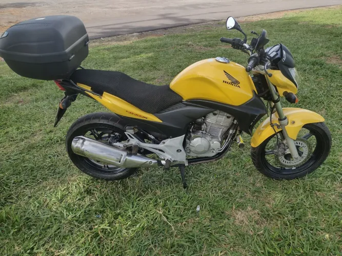 Cb 300 com cabeçote novo , vela fina moto anda muito bem 