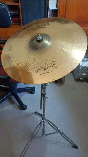 Prato Ataque Orion, Crash 17", Serie Personalidade Xande Tamietti, anos 2000, com pedestal