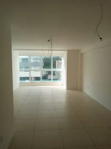 Sala comercial, com 34 M2. Fácil acesso