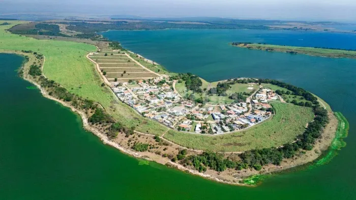 Terreno à venda no Condomínio Ondas Grandes 2 - Santa Maria da Serra - SP