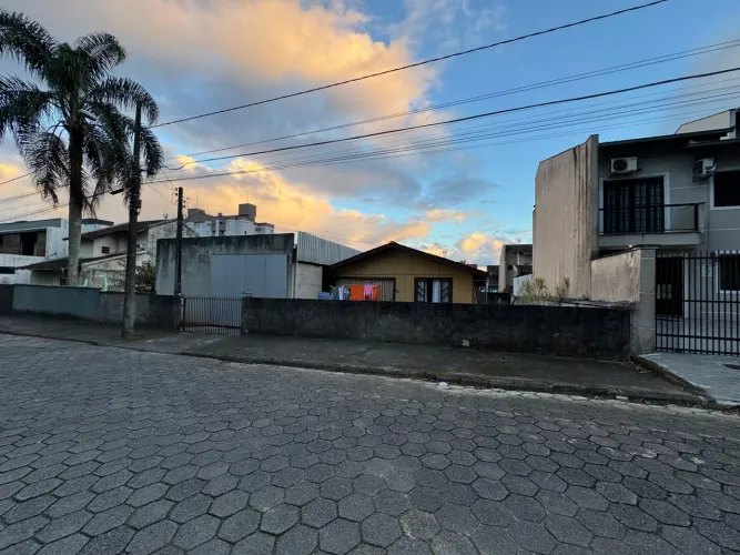 TERRENO NO FLORESTA | 19X23 | ESTUDA PROPOSTAS