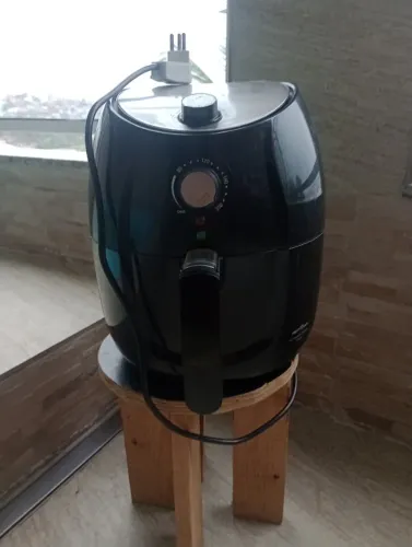 Fritadeira Elétrica Air Fryer 3.5 Litros Britânia BFR10PI INOX 1500W Preta e Prata