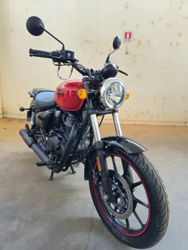 Royal Enfield Meteor Fireball 350cc vermelha