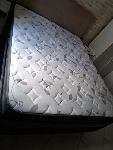 Cama Queen 1,98 x 1,58 x 34 cm com colchão Max Suporte F.A. 