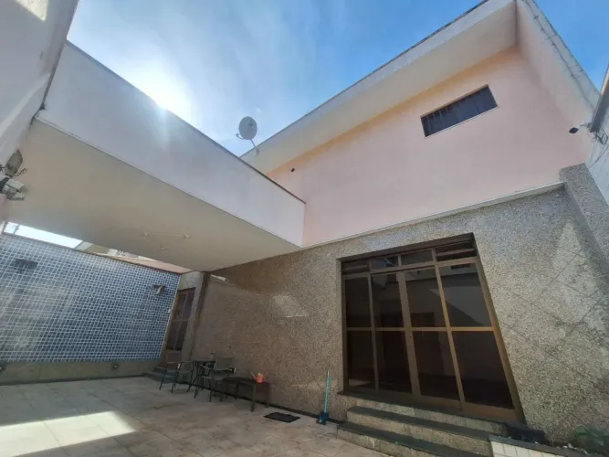 Casa com 300 m² e 4 quartos para aluguel em Jardim Bonfiglioli - FL63