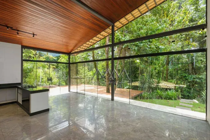 Casa à Venda no Condomínio Ouro Velho Mansões | 198 m² - 3 quartos.