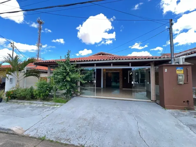 Vendo Excelente Casa em Condomínio Fechado na Chácara Brasil Turu