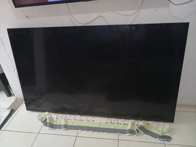 TV INFELIZMENTE 1 MESES DE USOR QUEBROU VENDO PRA PEÇA