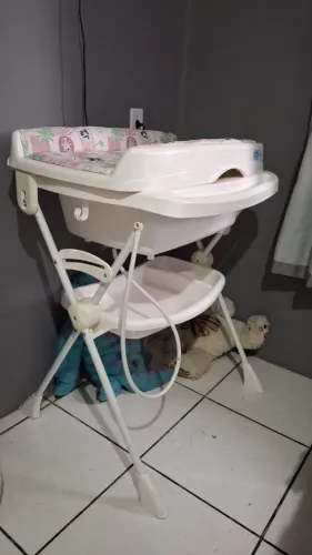 Banheira com suporte e trocador