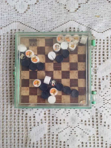 Jogo dama ou xadrez não sei se está completo