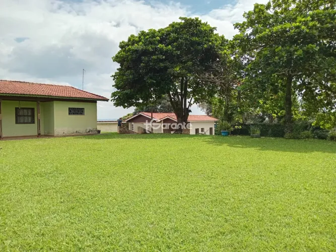 Chácara em Atibaia, 6 dormitórios, salão de festas, piscina, amplo gramado e 10 vagas