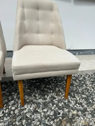 Conjunto com 4 cadeiras estofadas em bom estado