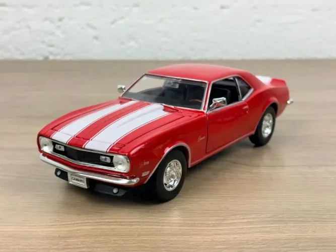 Miniatura Chevrolet Camaro Z28 vermelho (1968) 1:24 - Welly
