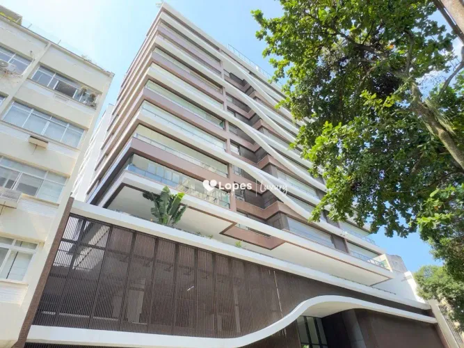 Apartamento com varanda, vista Cristo, 3 suítes, dependência, 2 vagas em prédio com piscin