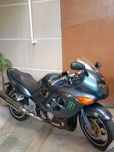 Vendo GSX750F em ótimo estado