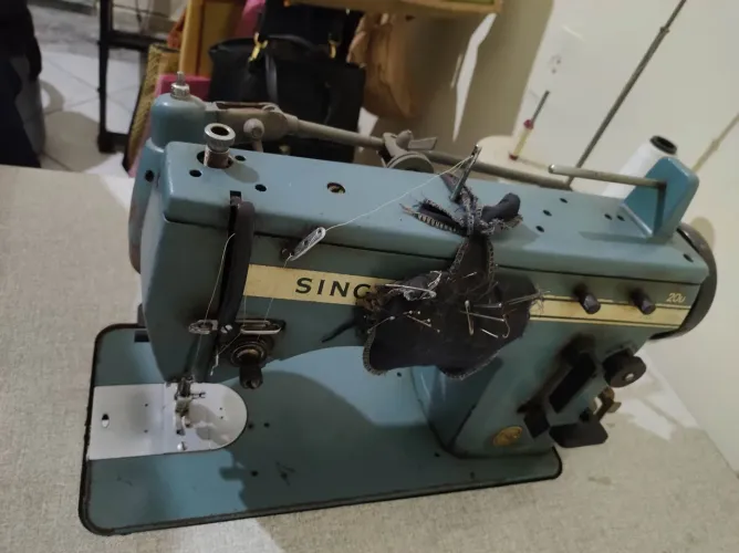 Máquina de Costura Singer 20U Semi-Industrial Reta e Zig-Zag - Ótimo Estado!
