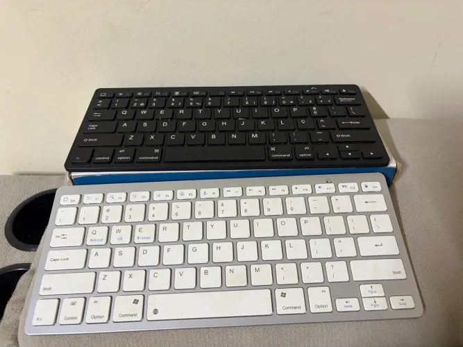 Kit 2 teclados + suporte