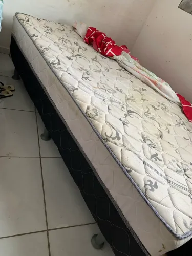 Vendo cama box solteiro 