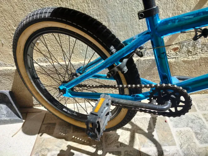Vendo bicicleta BMX aro 20 em bom estado de conservação