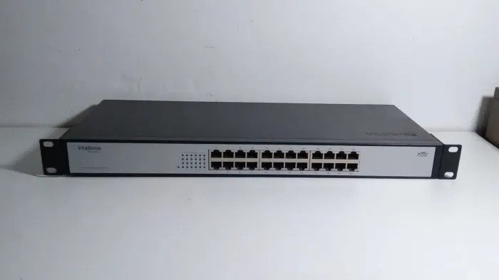 Intelbras SF2400QR+24 portas Fast Ethernet switch 