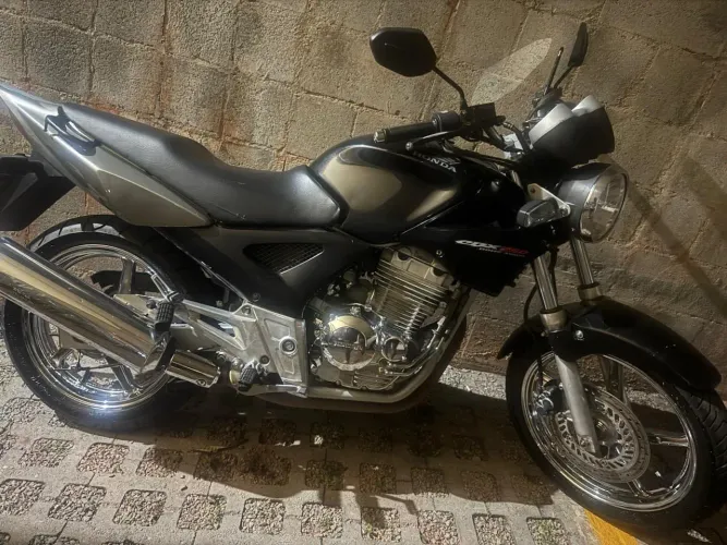 Honda tuwister conservada