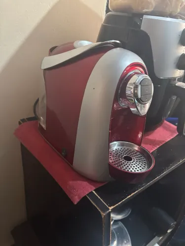 CAFETEIRA 3 CORAÇÕES (Com cápsulas)