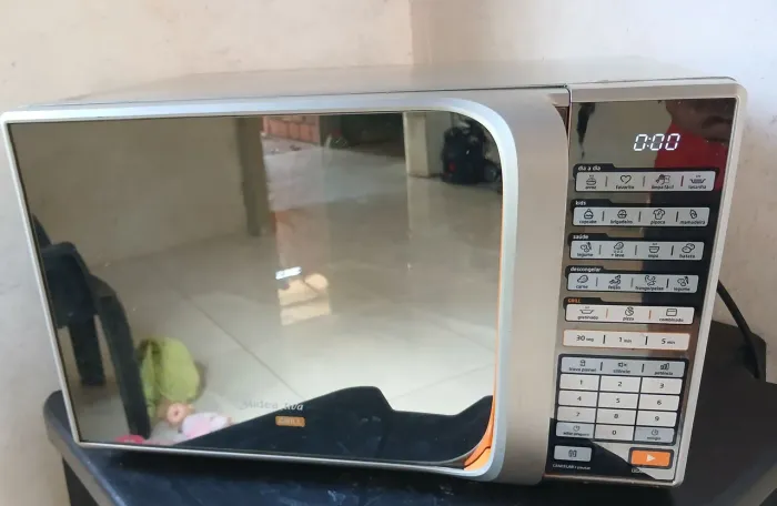 Vendo micro-ondas Midea 31 litros com GRILL
