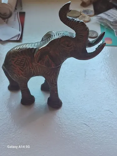 Elefante com tromba para cima ( sorte) de metal artesanal