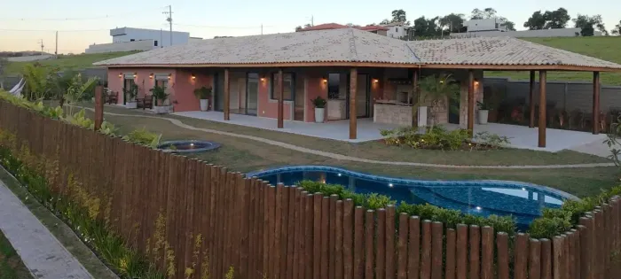 Casa para venda tem 310 metros quadrados com 4 quartos em Área Rural de Tuiuti - Tuiuti -