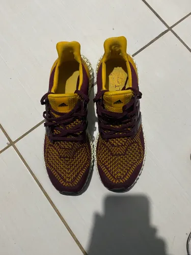 Tênis adidas