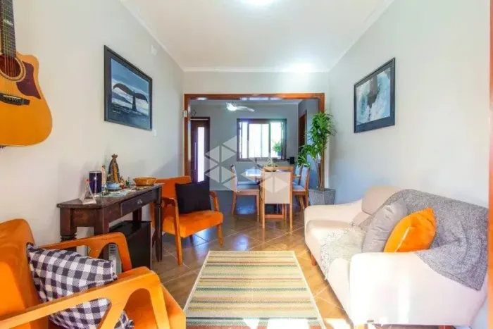 Casa 4 quartos com suíte, pátio e garagem próxima à Av. Ecoville-Sarandi
