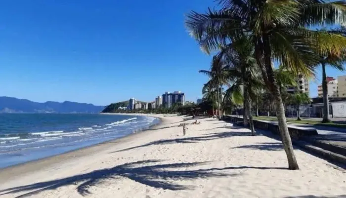 Casa a 300 metros da Praia Martin de Sá - Caraguatatuba