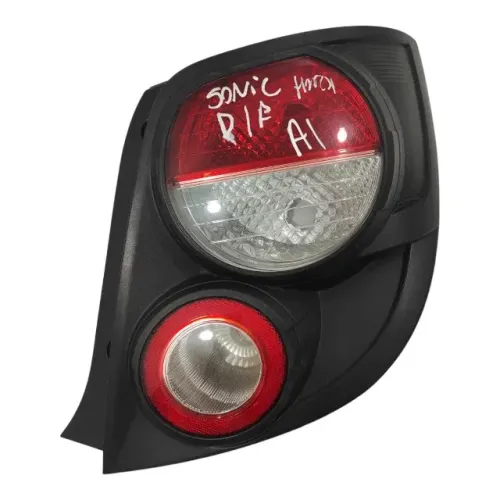 LANTERNA TRASEIRA L/D GM SONIC HATCH 2012/14