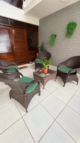 Conjunto em vime - 4 cadeiras e centro