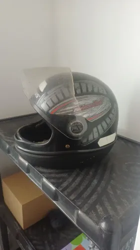 Capacete usado