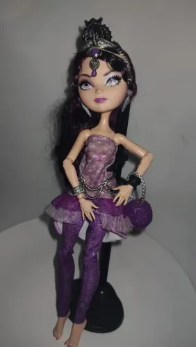 Boneca After High Raven Quen